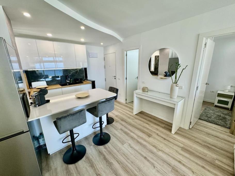Amazing Apartment In Las Americas Playa de las Americas  Luaran gambar